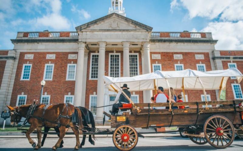 Pioneer Aventure Trails wagon next to Historic Truman Courthouse