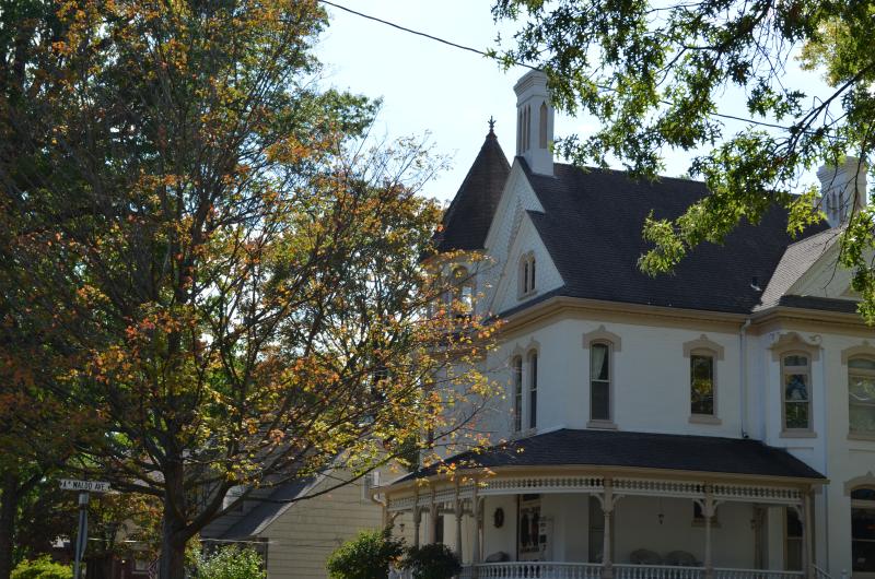 Image of a home in the historic district in the fall